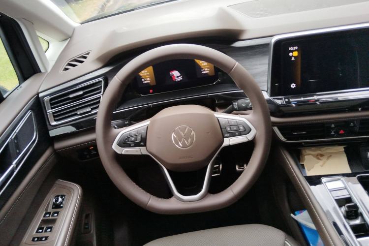 Used Volkswagen Viloran 2024 380TSI Premium Edition
