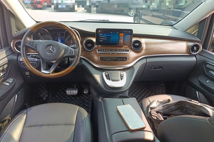 Used Mercedes-Benz V-Class 2021 V 260 Prestige Edition Center Console