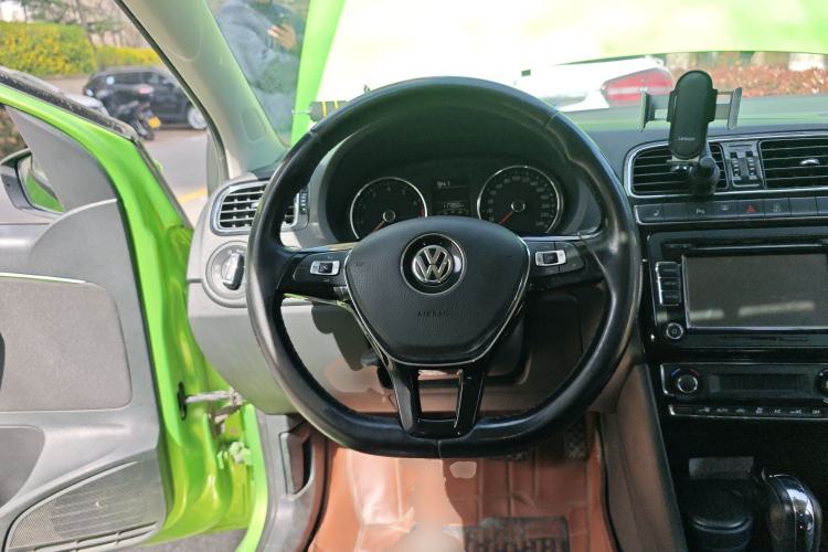 Used Volkswagen Polo 2014 1.6L Automatic Luxury Edition Steering Wheel