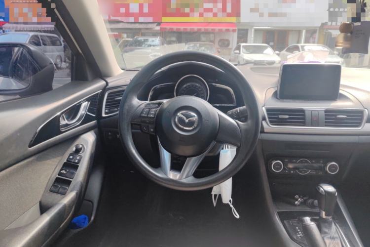 Used Mazda 3 Axela 2014 Sedan 1.5L Automatic Luxury Model