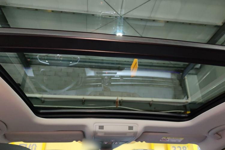 Used Volkswagen Magotan 2024 2 Million Units Zhongxiang Version 330TSI DSG Luxury Edition Headliner