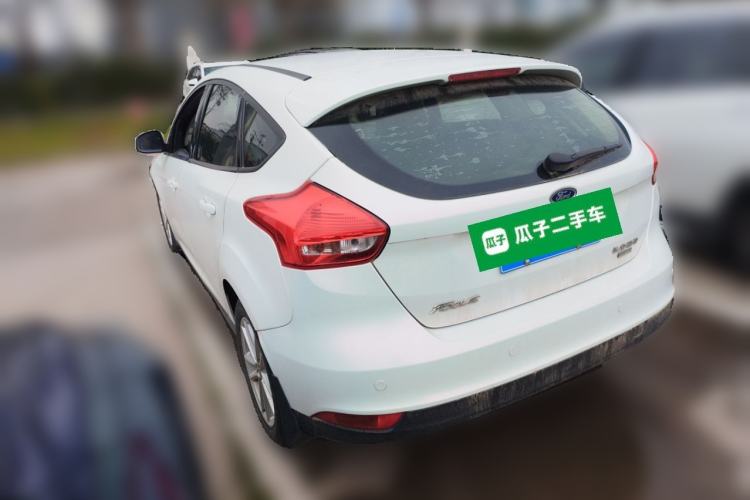 Used Ford Focus 2015 Hatchback EcoBoost 125 Automatic Supreme Style Edition Rear Left 45 Deg