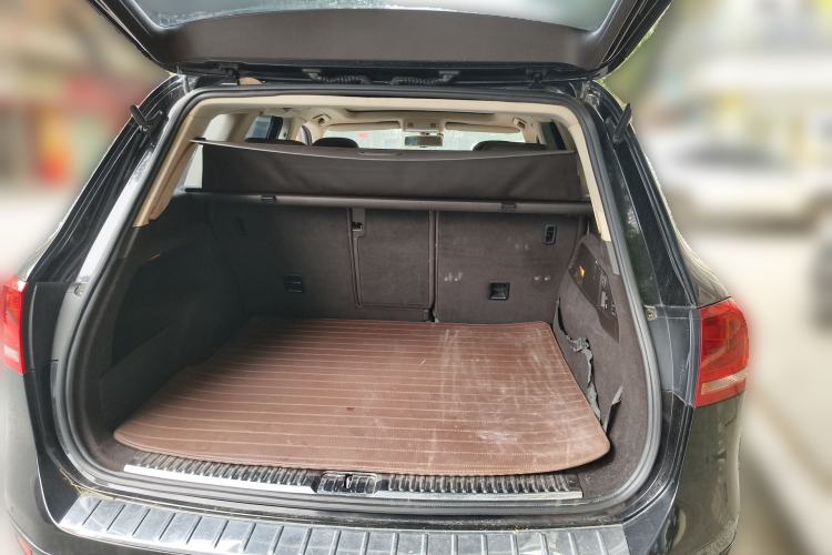 Used Volkswagen Touareg 2011 3.0 TSI Comfort Version Trunk