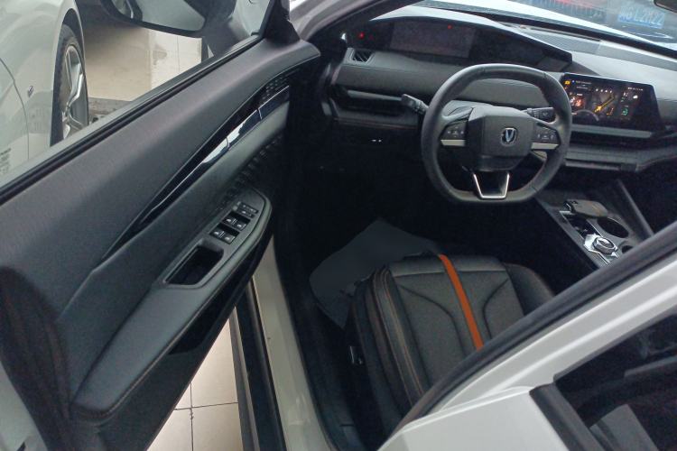 Used CHANGAN UNI-V 2024 1.5T Luxury Edition
