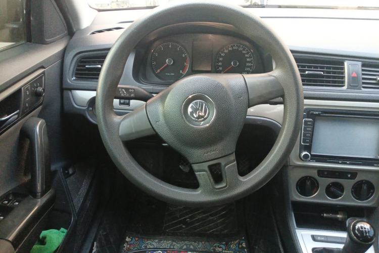 Used Volkswagen Lavida 2013 Revised Classic 1.6L Manual Fashion Edition
