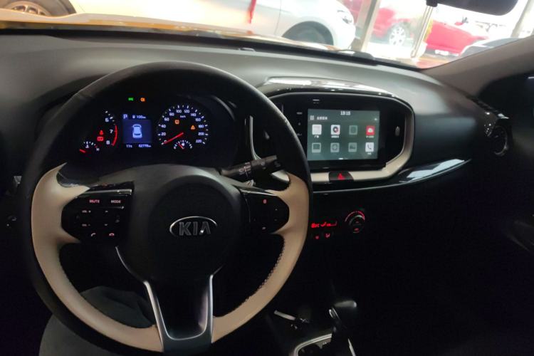 Used Kia kx1 Stonic 2019 1.4L Automatic Fun Edition China VI Center Console
