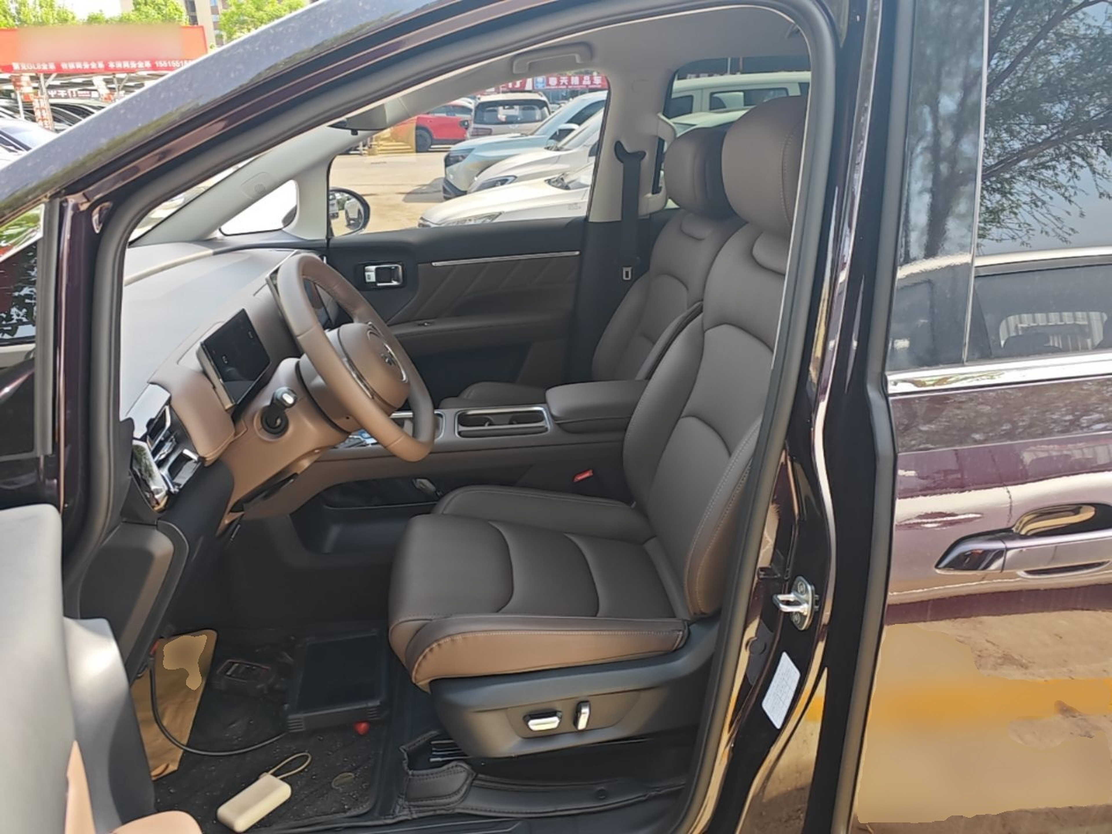 Переднее сиденье в автомобиле