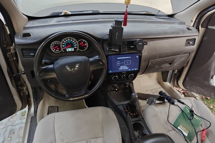 Used Wuling Rongguang V 2015 1.5L Standard Version Center Console