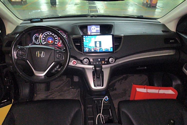 Used Honda CR-V 2013 2.4L two-wheel drive luxury version Center Console