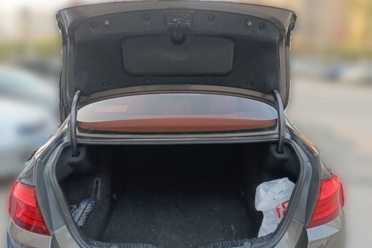 Used BMW 5 Series 2013 525Li Leading Model
