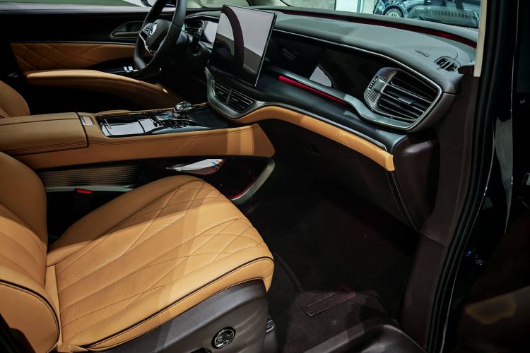 Used Denza D9 2024 DM-i 980 Four-Wheel Drive Prestige Model
