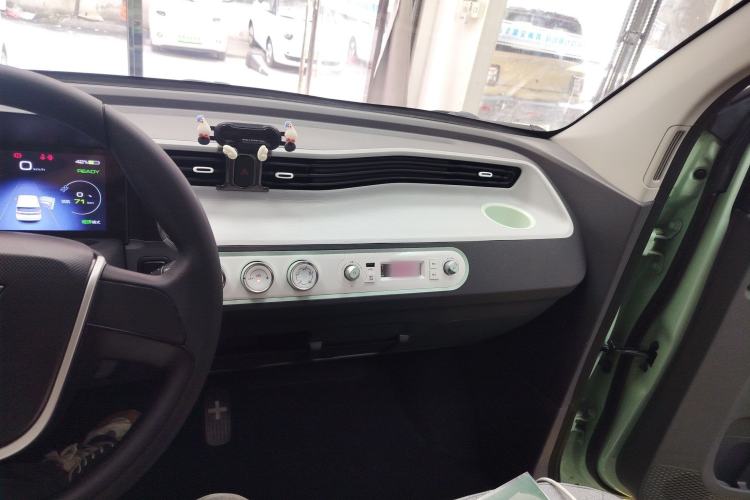 Used Wuling Hongguang MINIEV 2021 Macaron Premium Model – Lithium Iron Phosphate Center Console