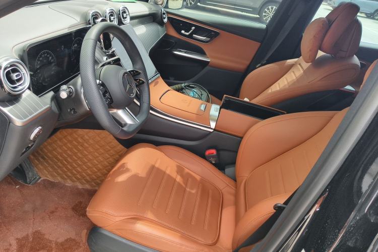 Used Mercedes-Benz GLC 2024 Facelifted GLC 260 L 4MATIC Luxury Version 5 Seats