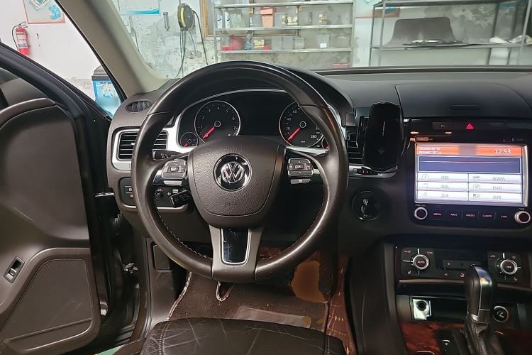 Used Volkswagen Touareg 2011 3.0 TSI Standard Version Steering Wheel