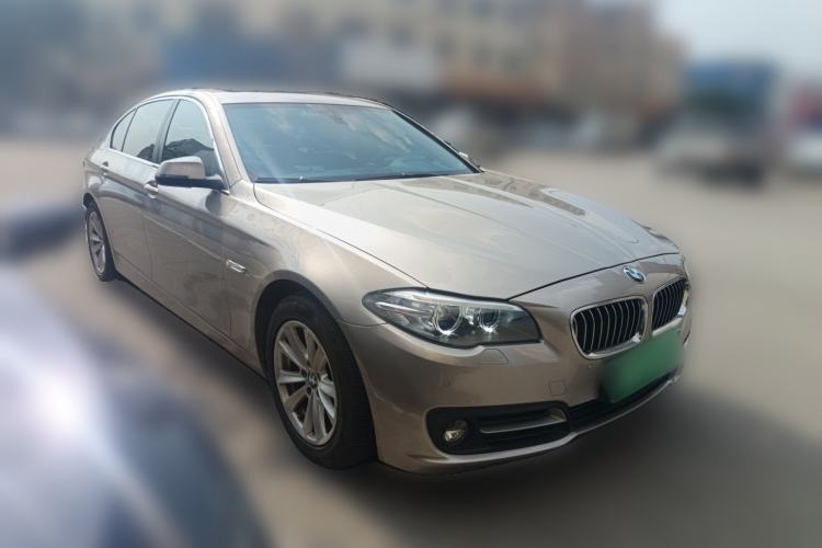 Used BMW 5 Series 2014 520Li Elegant Model Front Right 45 Deg