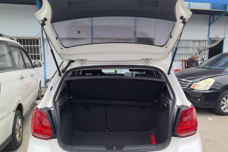 Used Volkswagen Polo 2014 1.6L Automatic Comfort Edition
