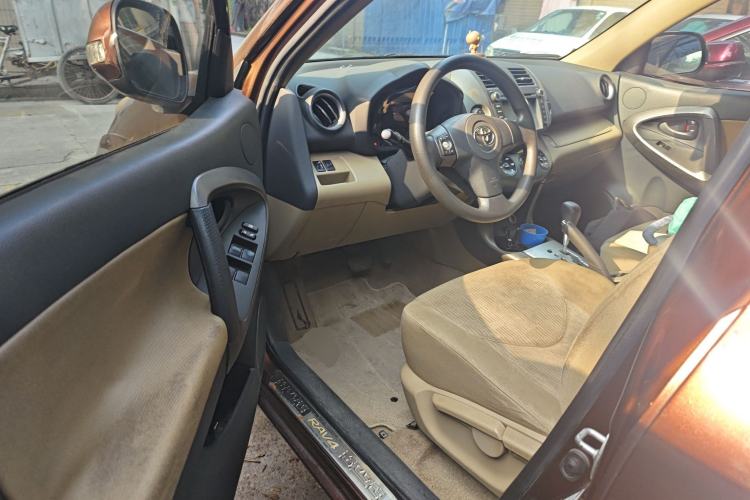 Used Toyota RAV4 2012 Luxurious Edition 2.0L Automatic All-Wheel Drive
