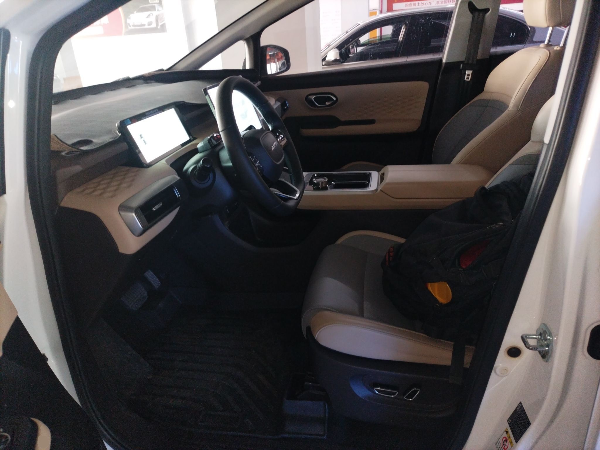 Переднее сиденье в автомобиле