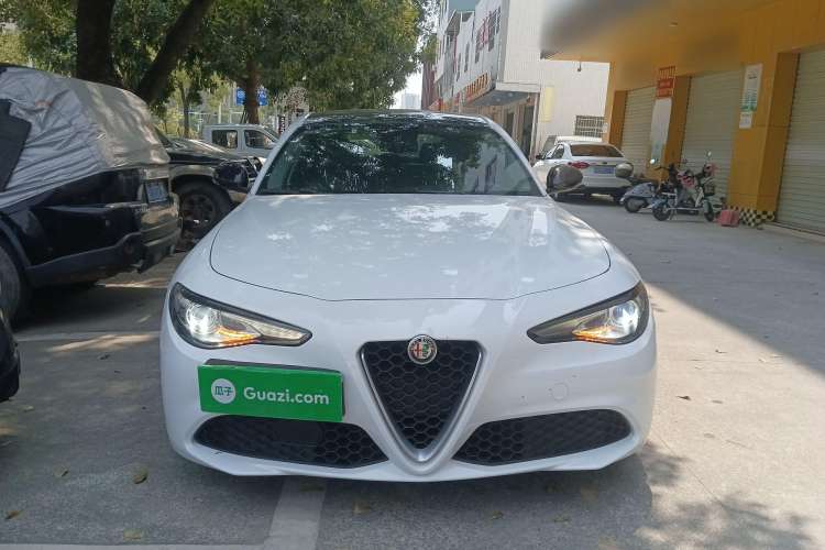 Used Alfa Romeo Giulia 2017 2.0T 280HP Luxury Edition
