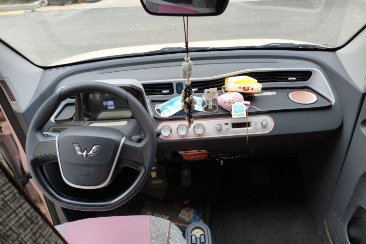 Used Wuling Hongguang MINIEV 2021 Macaron Fashion Model Lithium Iron Phosphate Center Console