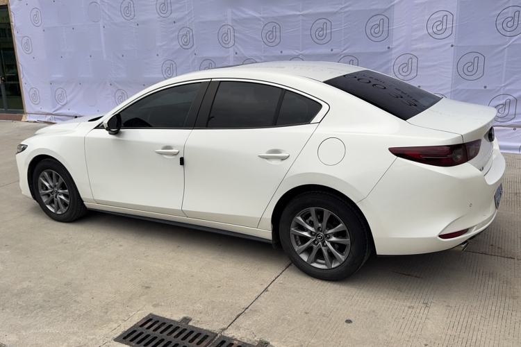 Used Mazda 3 Axela 2021 1.5L Automatic Luxury Version Exterior 2