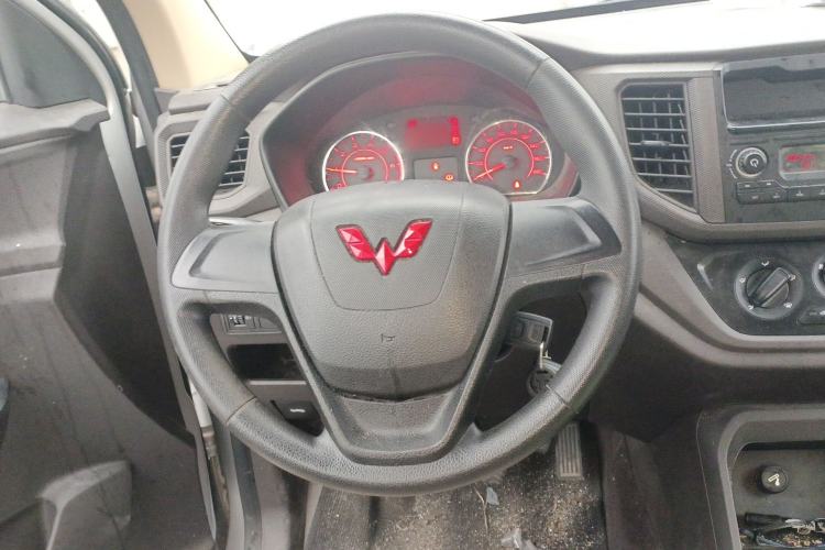 Used Wuling Hongguang V 2022 1.5L Jingqu Edition Electric-Assist LAR Steering Wheel