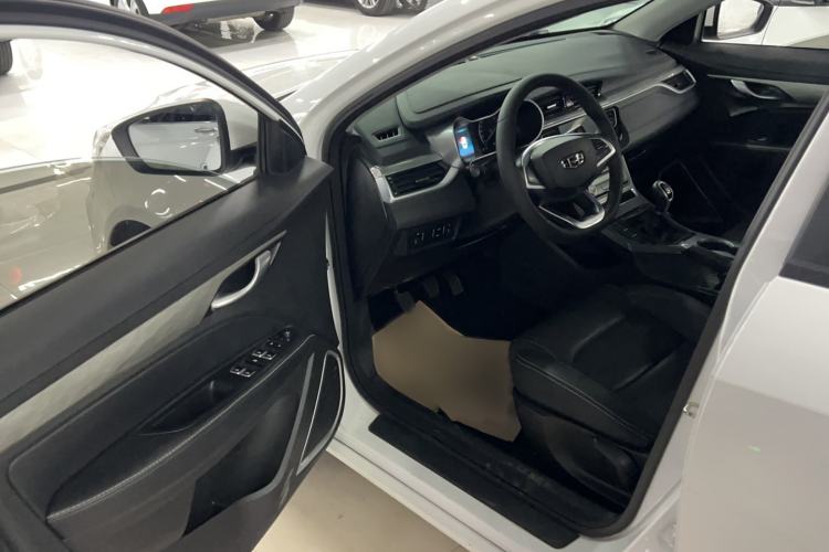 Used Geely Auto Emgrand 2019 Leading Edition 1.5L Manual Luxury Model China VI Standard
