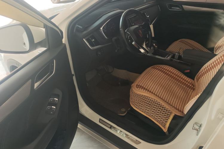 Used Roewe RX5 2016 20T Two-Wheel Drive Automatic Internet Smart Edition
