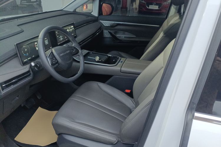 Used SAIC MAXUS G70 2024 2.0T Automatic Luxury Edition 7 Seats Left Front Seat