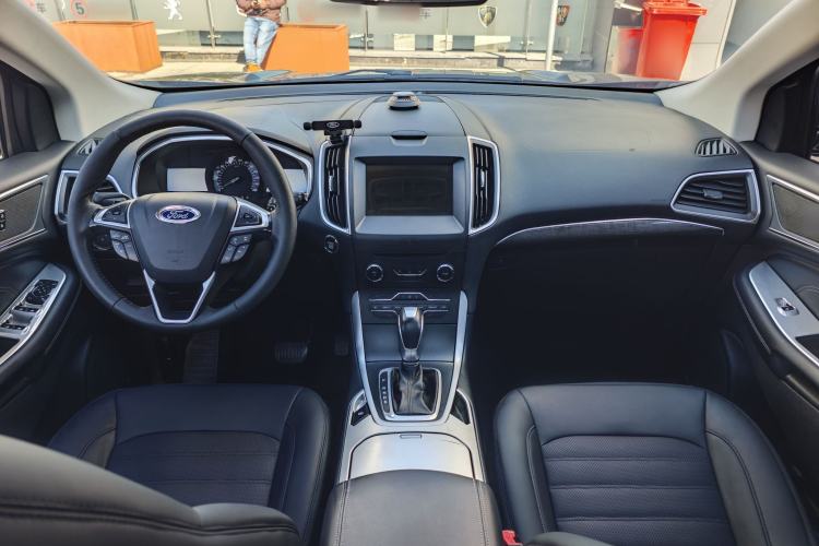 Used Ford Edge 2016 EcoBoost 245 Two-Wheel-Drive Titanium 7-Seater
