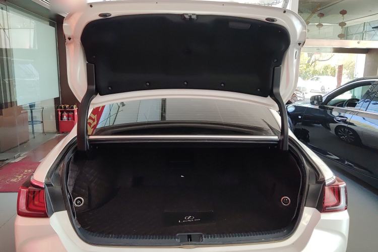 Used Lexus ES 2020 300h Premier Edition