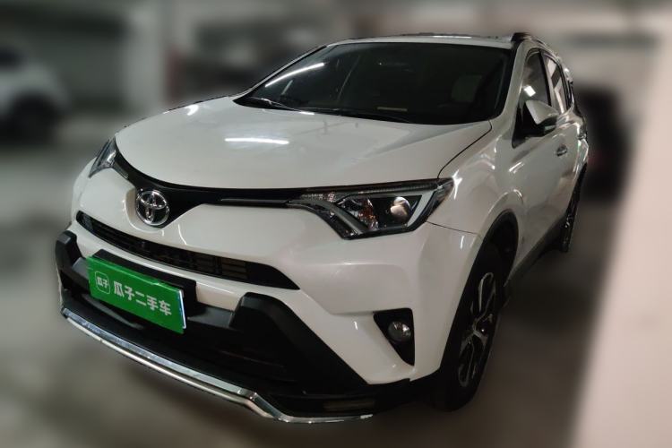 Used Toyota RAV4 2019 2.0L CVT Two-Wheel Drive Luxury Version China VI Standard