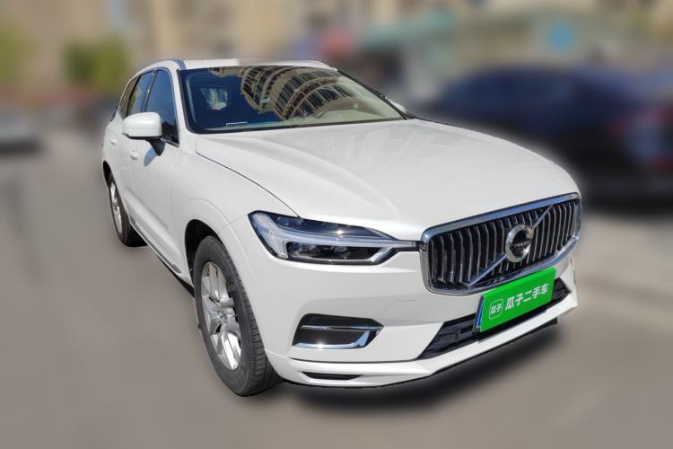 Used Volvo XC60 2020 T5 4x4 Zhiyi Luxury Edition Front Right 45 Deg
