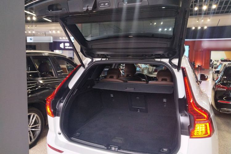 Used Volvo XC60 2023 B5 4x4 Smart Luxury Edition
