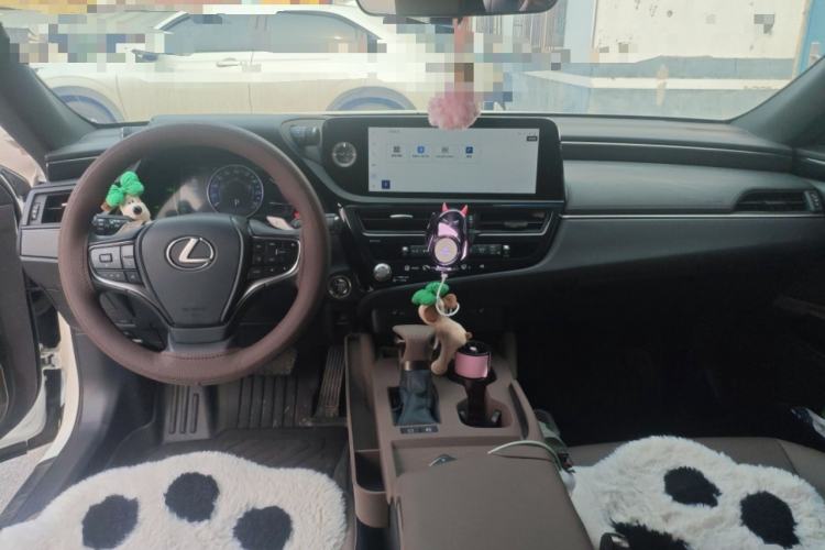 Used Lexus ES 2022 300h Excellence Edition
