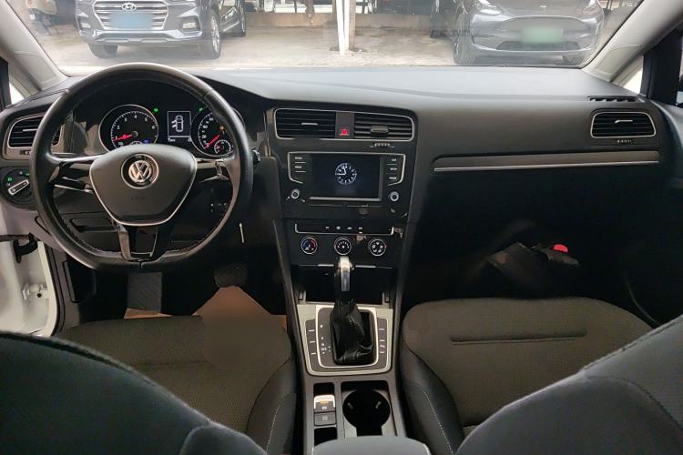 Used Volkswagen Golf 2017 1.6L Automatic Comfort Million-Vehicle Anniversary Edition
