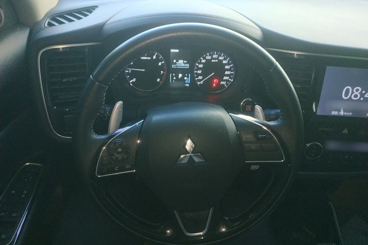 Used Mitsubishi Outlander 2019 2.4L 4x4 Zhi Xiang Edition 7 Seats China V Emission Standard