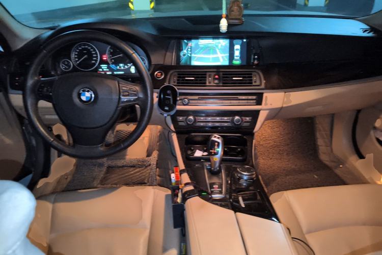 Used BMW 5 Series 2012 523Li Luxury Model Center Console