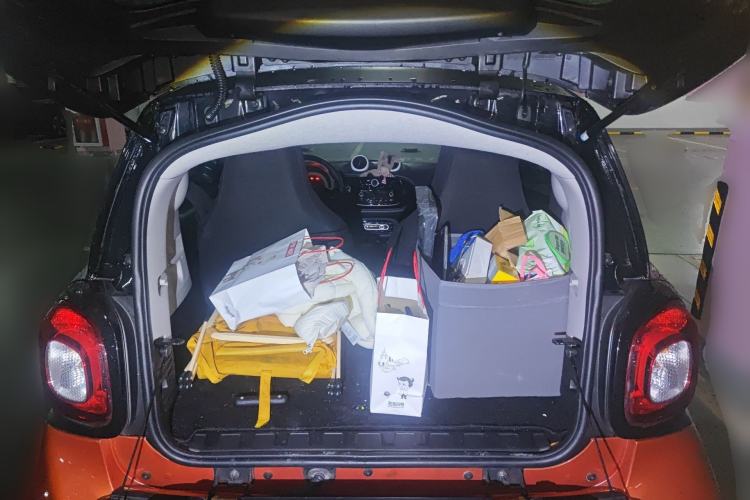 Used smart fortwo 2015 1.0L 52 kW hardtop Dynamic version Trunk