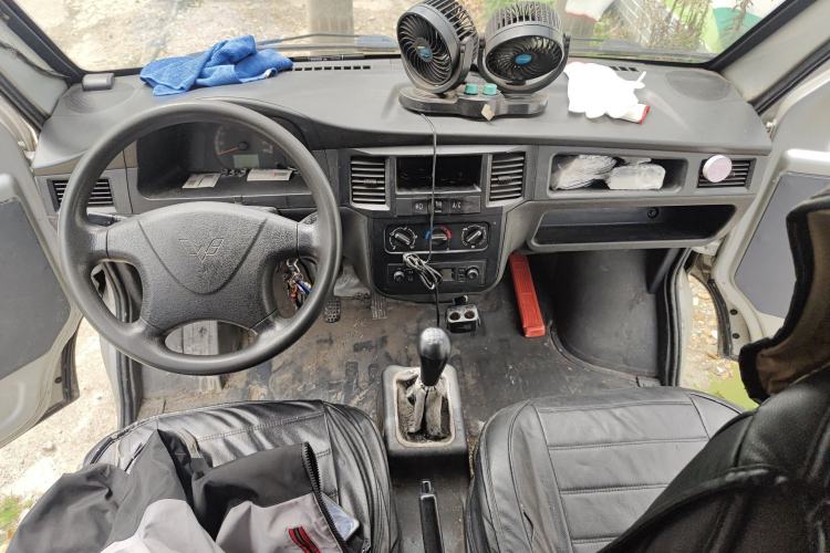 Used Wuling Zhiguang 2015 1.2L S Practical Model LSI Center Console