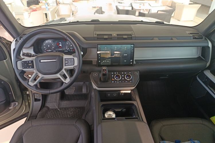 Used Land Rover Defender 2024 110 3.0T P400 Dark Edition Center Console