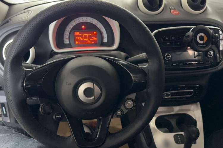 Used smart forfour 2016 1.0L 52 kW Dynamic Edition