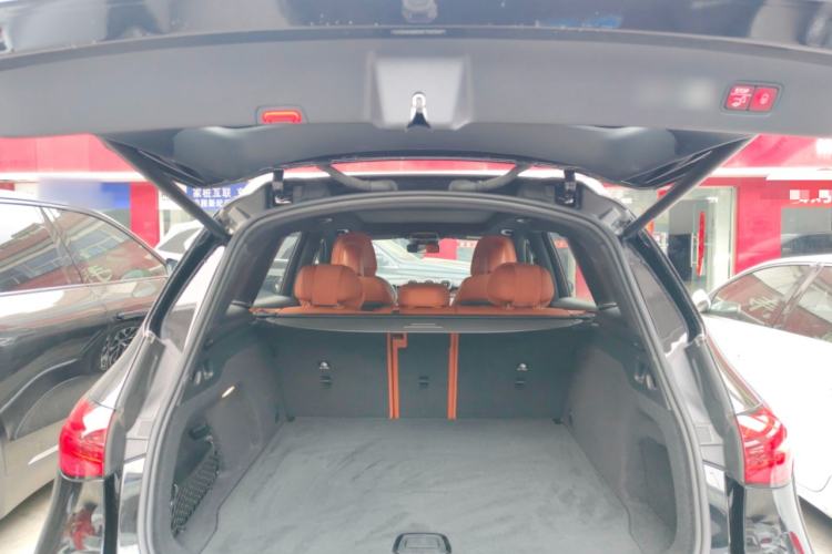 Used Mercedes-Benz GLC 2023 Facelift GLC 260 L 4MATIC Luxury Version 5 Seats Trunk