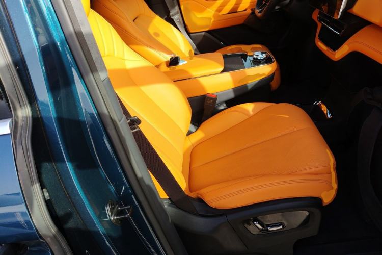 Used Geely Galaxy LEVC L380 2024 140-Degree 6-Seater All-Wheel-Drive Ultra