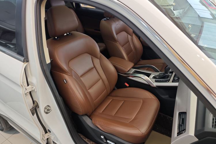 Used Geely Auto Emgrand X7 Sport 2018 1.8TD Automatic Two-Wheel Drive ZhiZun Model with 4G Connectivity
