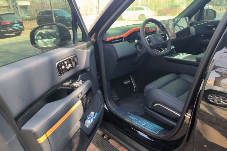 Used Zeekr 9X 2025 Moon Black Edition 70kWh
