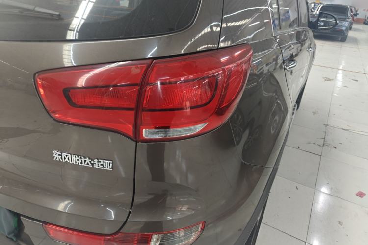 Used Kia Sportage R 2015 2.0L Automatic Two-Wheel Drive DLX Model Right Rear Taillight