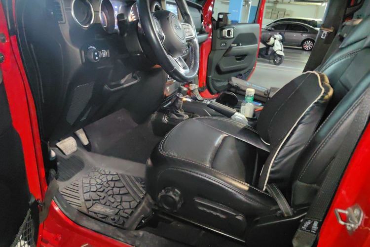 Used Jeep Wrangler 2019 2.0T Sahara Four-Door Version China VI Emission Standard