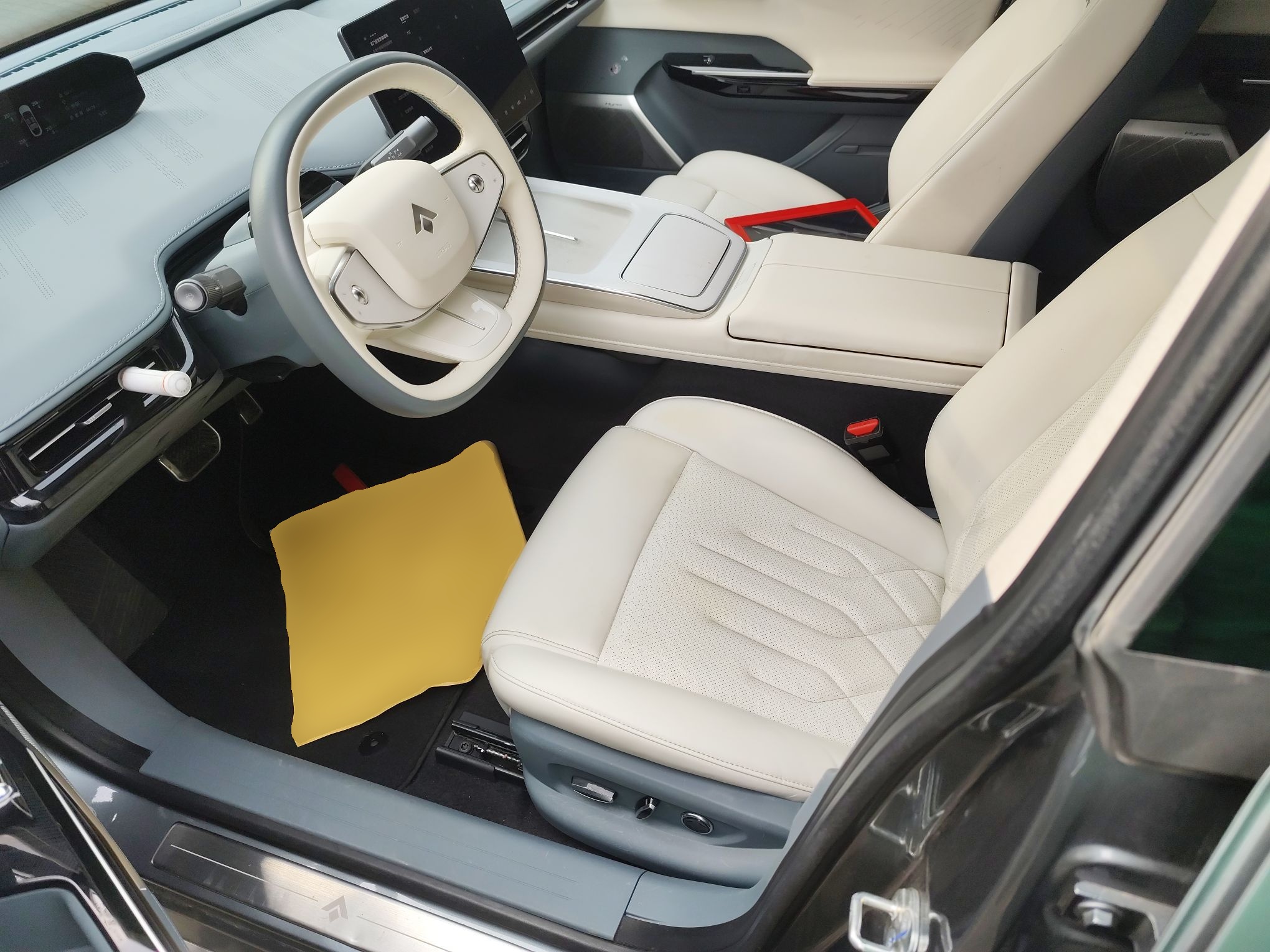 المقاعد الأمامية داخل السيارة