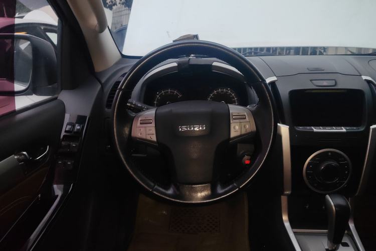 Used Isuzu mu-X 2017 3.0T Four-Wheel Drive Automatic Luxury Edition 5 Seats China IV Standard